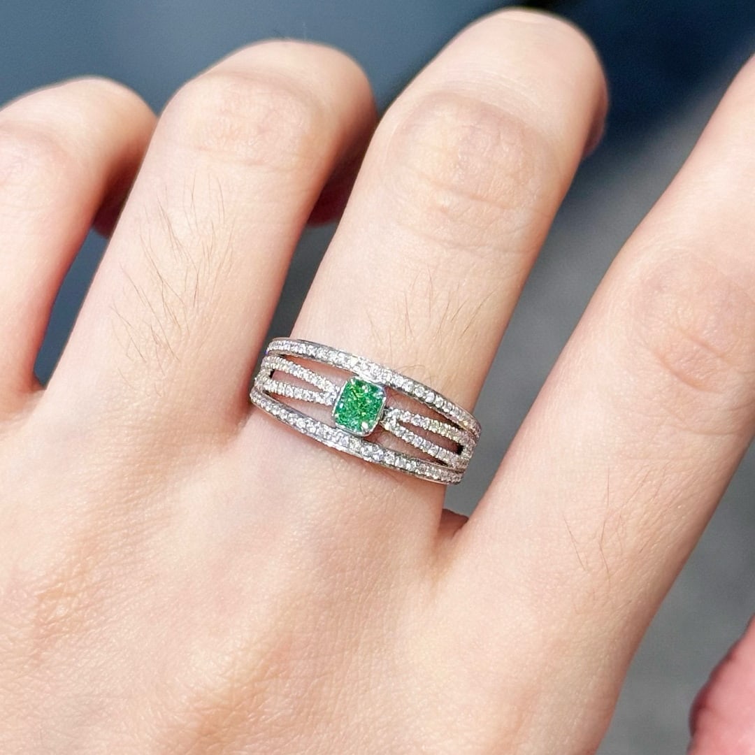 14k Gold 0.64 Ctw Natural Green Diamond & Diamond Ring - 3