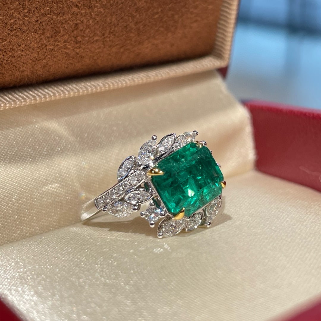 14k Gold 2.23 Ct Vivid Green Natural Emerald & Diamond Ring: Ref:231058132 // gold content:14k gold // ring size:7. 25us // // main gemstone:emerald // shape:octagonal // carat weight:2. 23ct // color:vivid green // treatment:natural // // adjacent gemstone 2 :