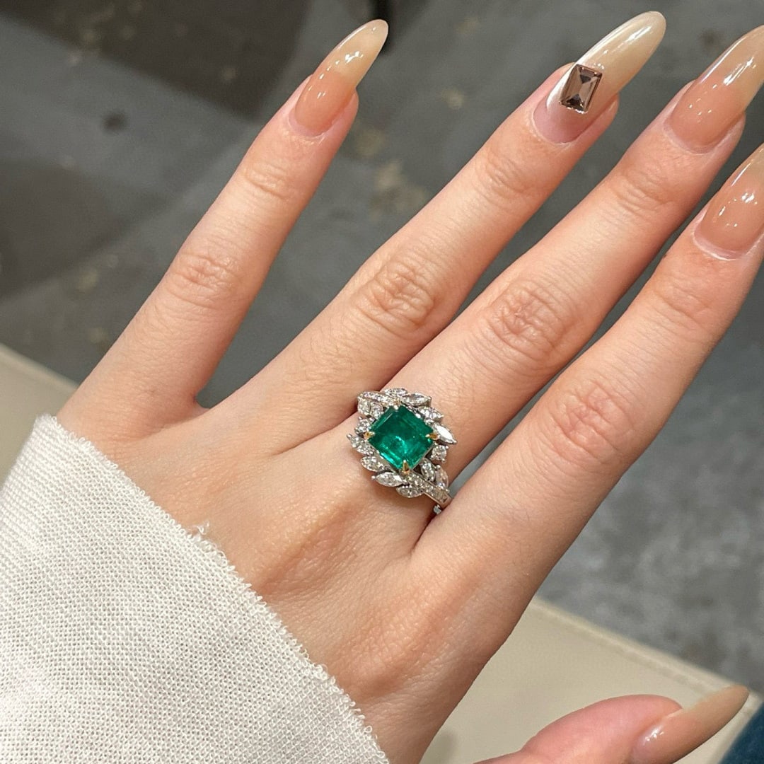 14k Gold 2.23 Ct Vivid Green Natural Emerald & Diamond Ring - 3