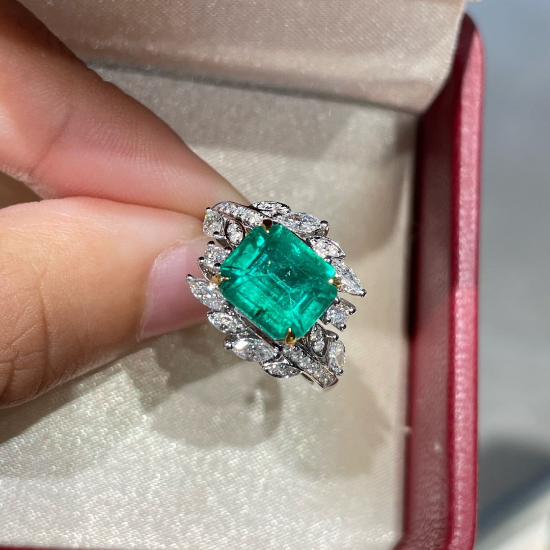 14k Gold 2.23 Ct Vivid Green Natural Emerald & Diamond Ring - 6
