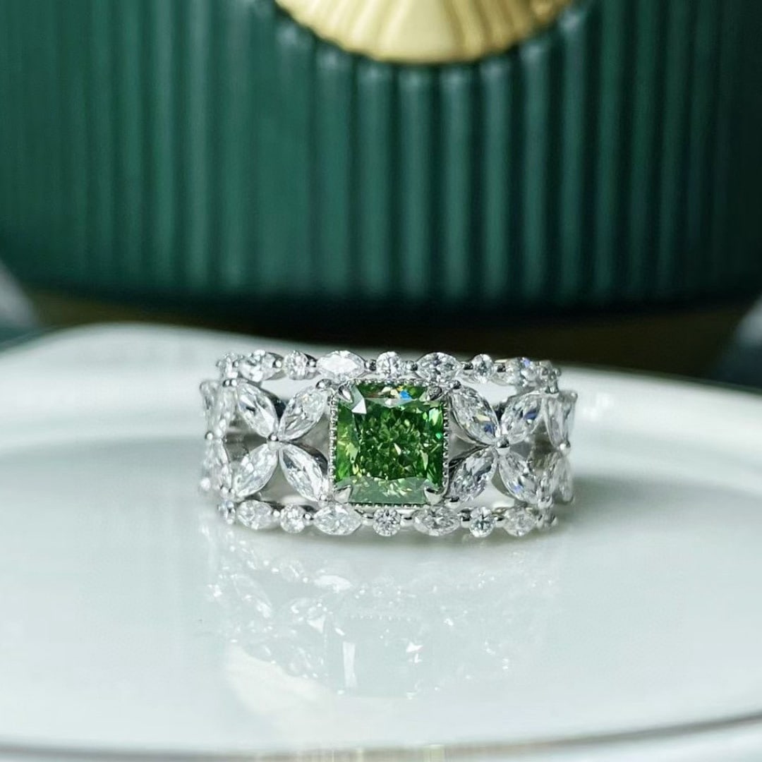 Gia Certified 14k Gold 2.52 Ctw Natural Green Diamond & Diamond Ring: Ref:231058135 // gold content:14k gold // ring size:7. 25us // // main gemstone:green diamond // certified:gia // shape:radiant // carat weight:1. 19ct // clarity grade:vvs2 // color:green //