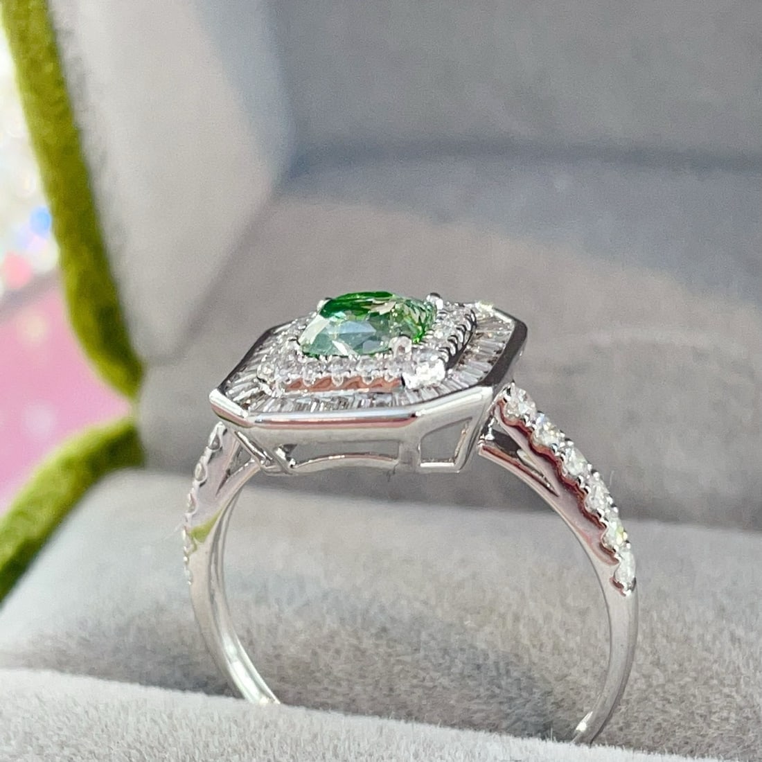 14k Gold 1.55 Ctw Natural Green Diamond & Diamond Ring - 6