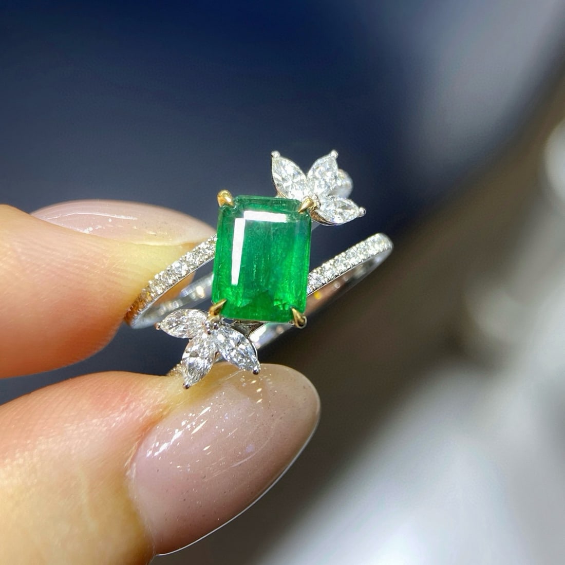 14k Gold 2.55 Ctw Vivid Green Natural Emerald & Diamond Ring - 2