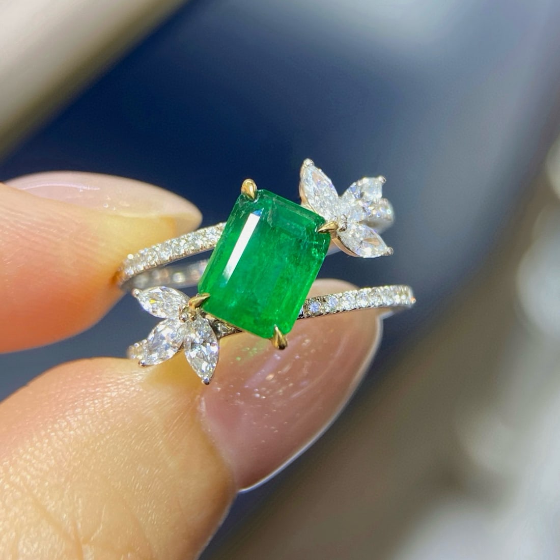 14k Gold 2.55 Ctw Vivid Green Natural Emerald & Diamond Ring - 3