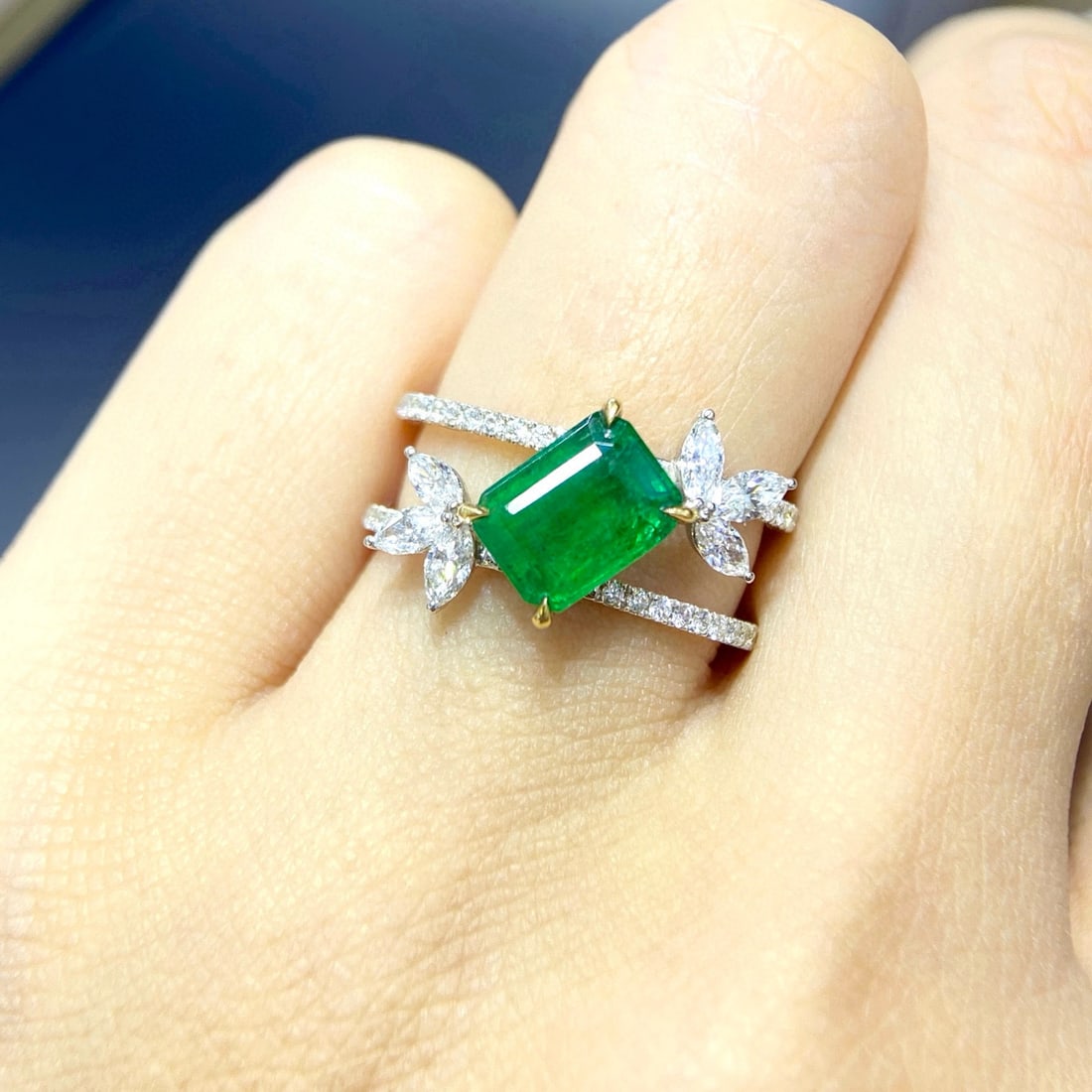 14k Gold 2.55 Ctw Vivid Green Natural Emerald & Diamond Ring - 4