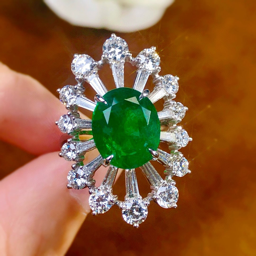 14k Gold 7.81 Ctw Natural Emerald & Diamond Ring: Ref:231058148 // gold content:14k gold // ring size:7. 25us // // main gemstone:emerald // shape:oval // carat weight:5. 15ct // color:muzo green // treatment:natural // // adjacent gemstone 2 : diamo