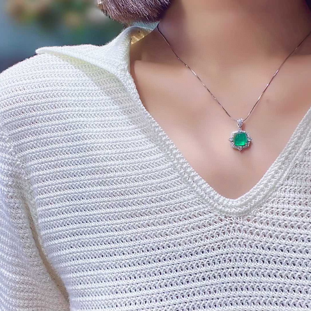 14k Gold 5.40 Ctw Vivid Green Natural Emerald & Diamond Pendant( Without Chain ) - 5