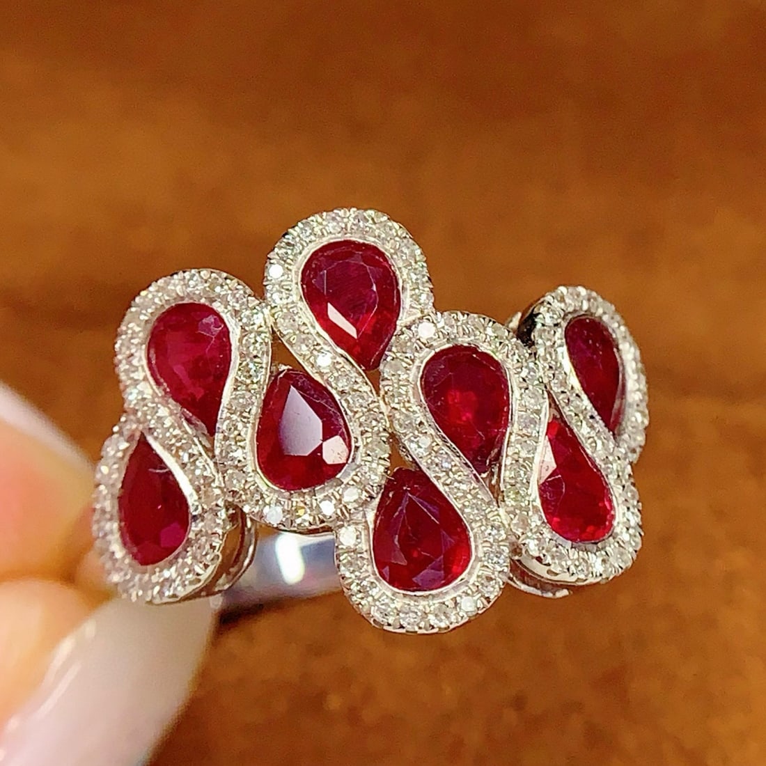 14k Gold 2.8 Ct Vivid Red Natural Ruby & Diamond Ring: Ref:231058220 // gold content:14k gold // ring size:7. 25us // // main gemstone:ruby // shape:pear // carat weight:2. 8ct // color:vivid red // treatment:natural // // adjacent gemstone 2 : diamond //