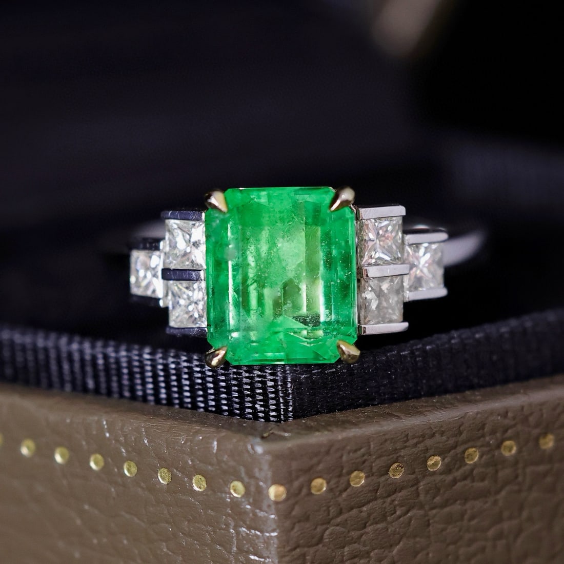 14k Gold 3.70 Ctw Natural Emerald & Diamond Ring - 3