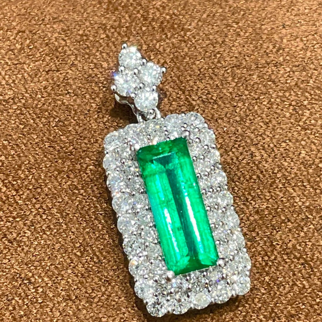 14k Gold 2.52 Ctw Vivid Green Natural Emerald & Diamond Pendant( Without Chain ) - 3