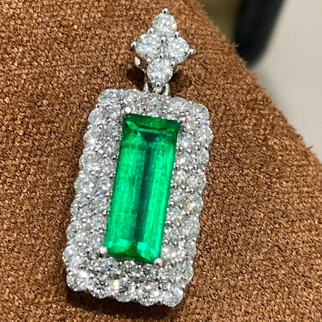 14k Gold 2.52 Ctw Vivid Green Natural Emerald & Diamond Pendant( Without Chain ) - 4