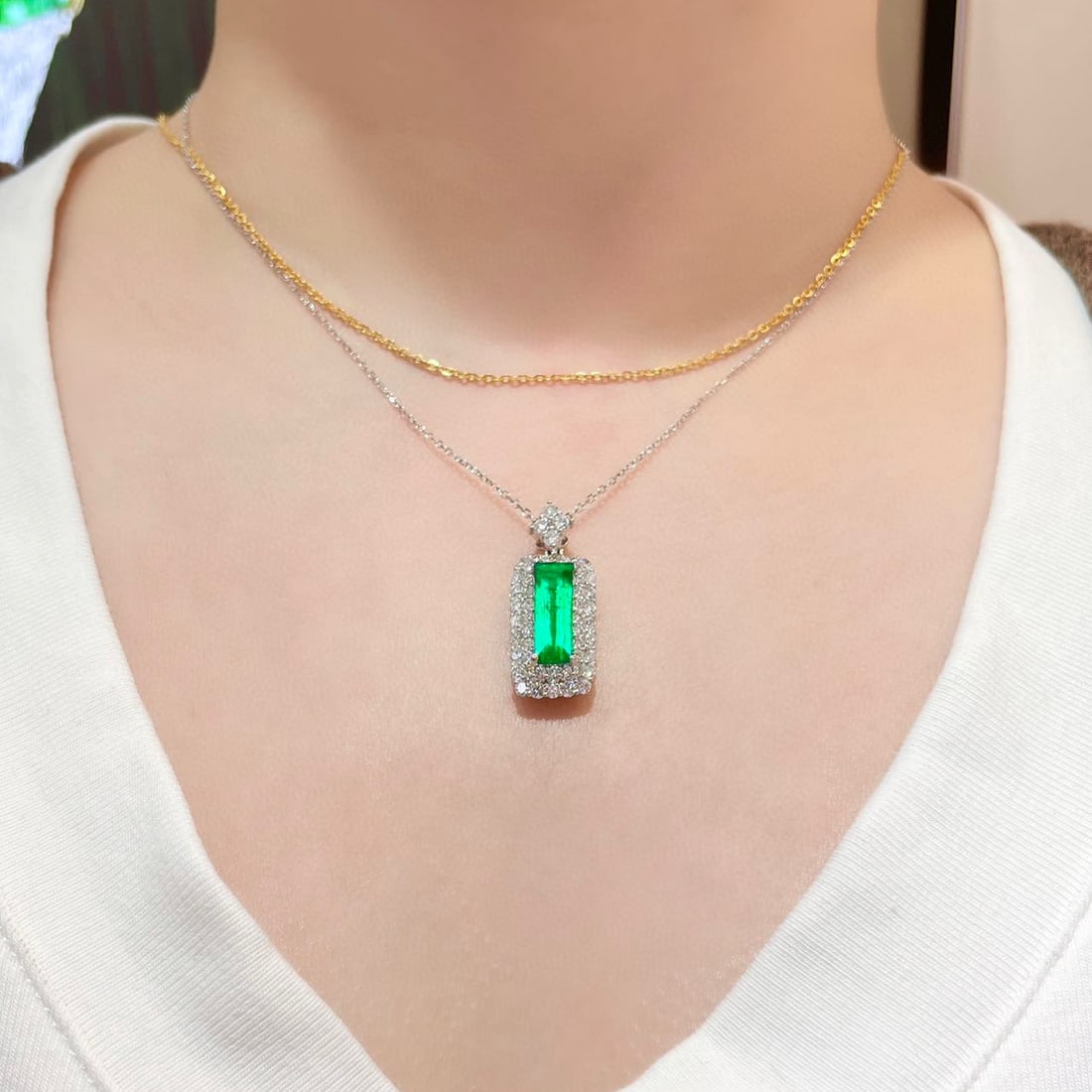 14k Gold 2.52 Ctw Vivid Green Natural Emerald & Diamond Pendant( Without Chain ) - 5