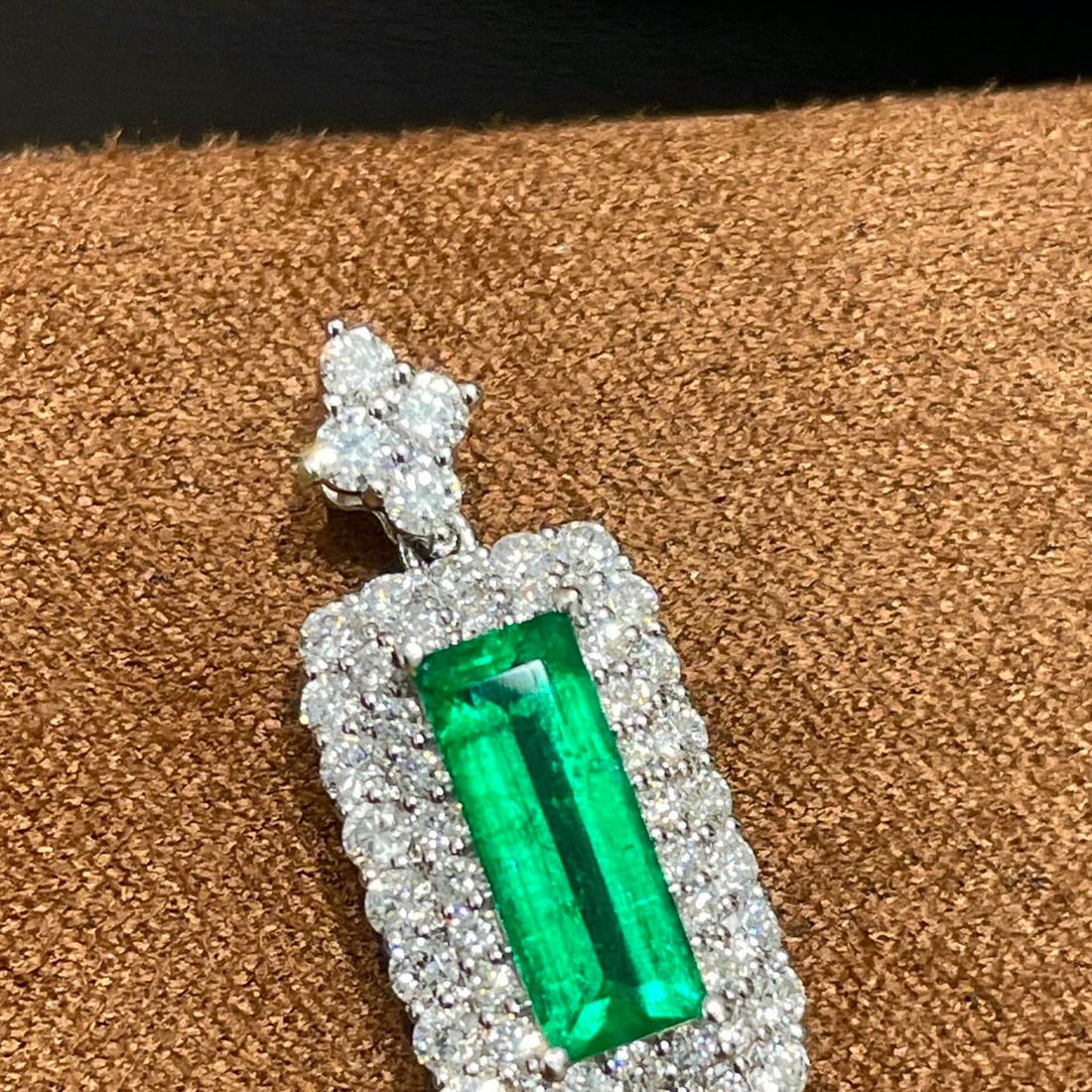 14k Gold 2.52 Ctw Vivid Green Natural Emerald & Diamond Pendant( Without Chain ) - 6