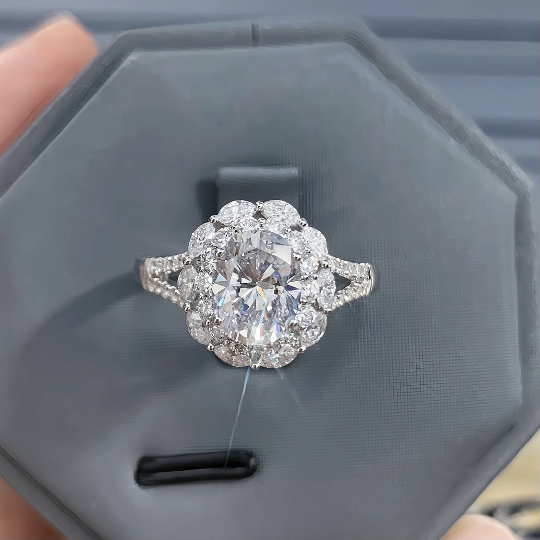14k Gold 2.01 Ctw Natural H Diamond Ring: Ref:231058270 // gold content:14k gold // ring size:7. 25us // // main gemstone:diamond // shape:oval // carat weight:1. 30ct // clarity grade:vs-si // color:h // treatment:natural // // adjacent gems
