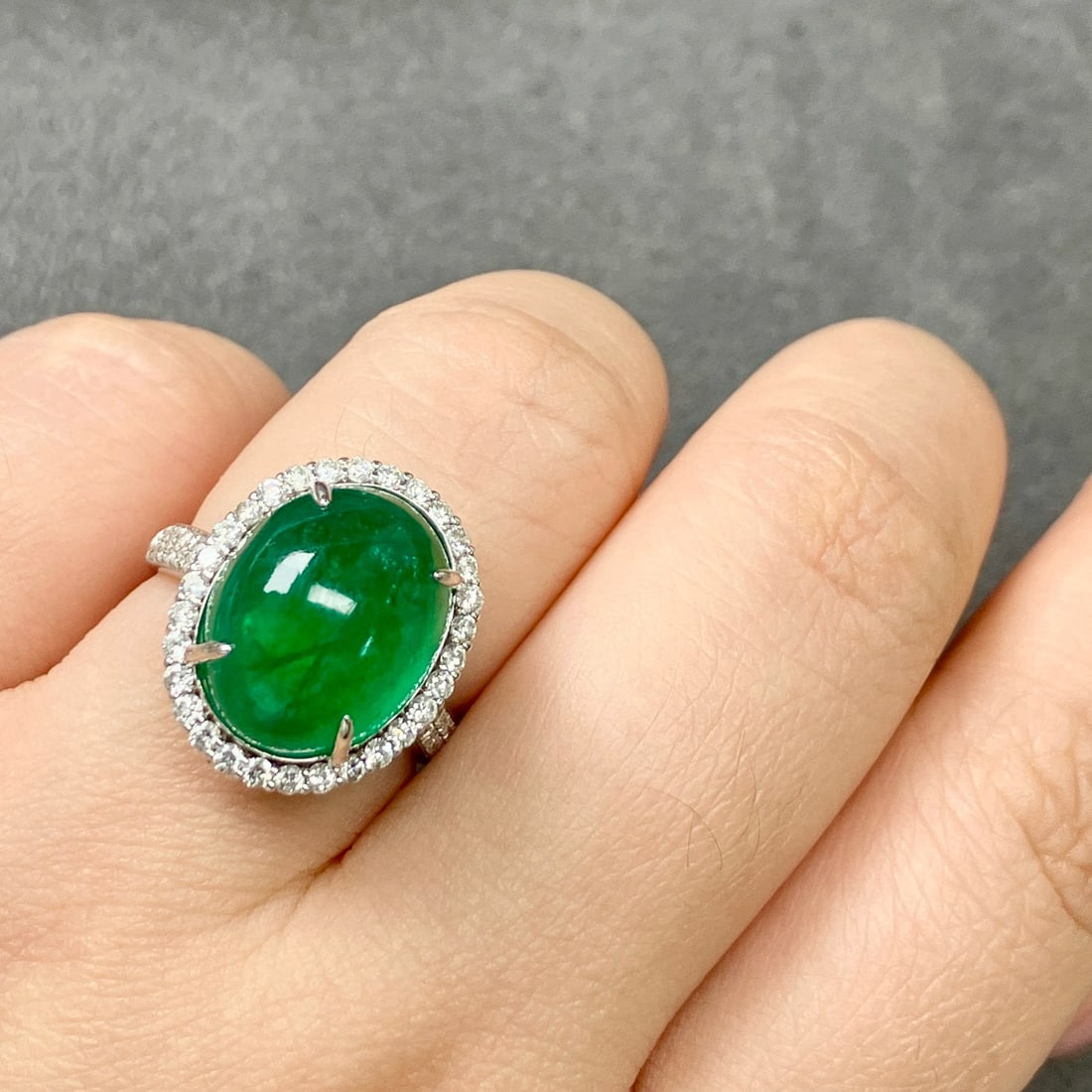 14k Gold 10.80 Ctw Natural Emerald & Diamond Ring - 2
