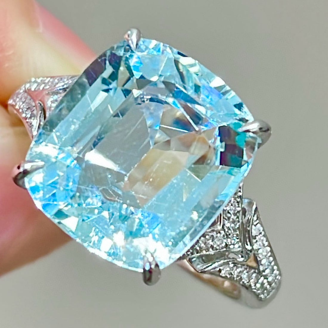 14k Gold 6.1 Ct Natural Aquamarine & Diamond Ring - 2