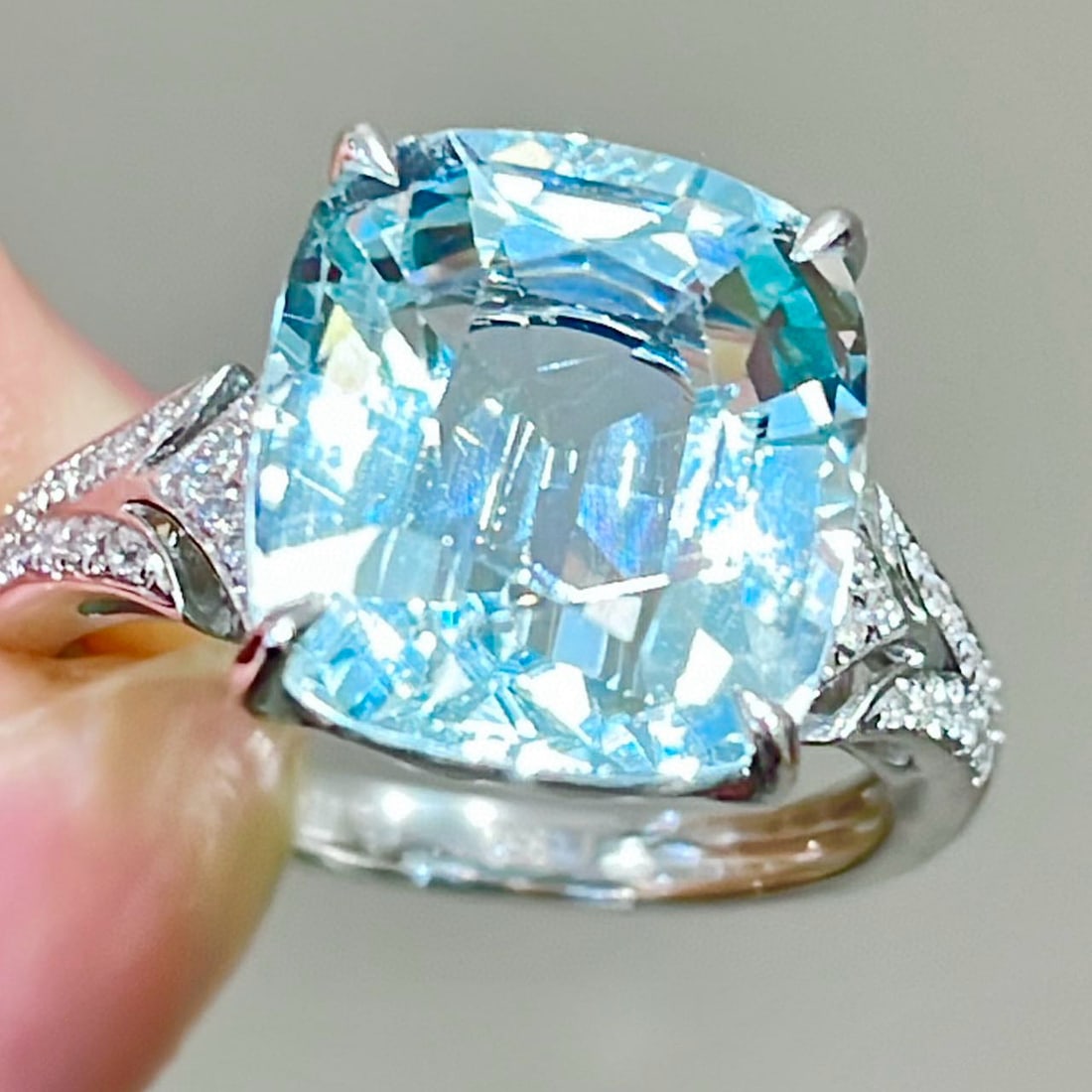14k Gold 6.1 Ct Natural Aquamarine & Diamond Ring - 3