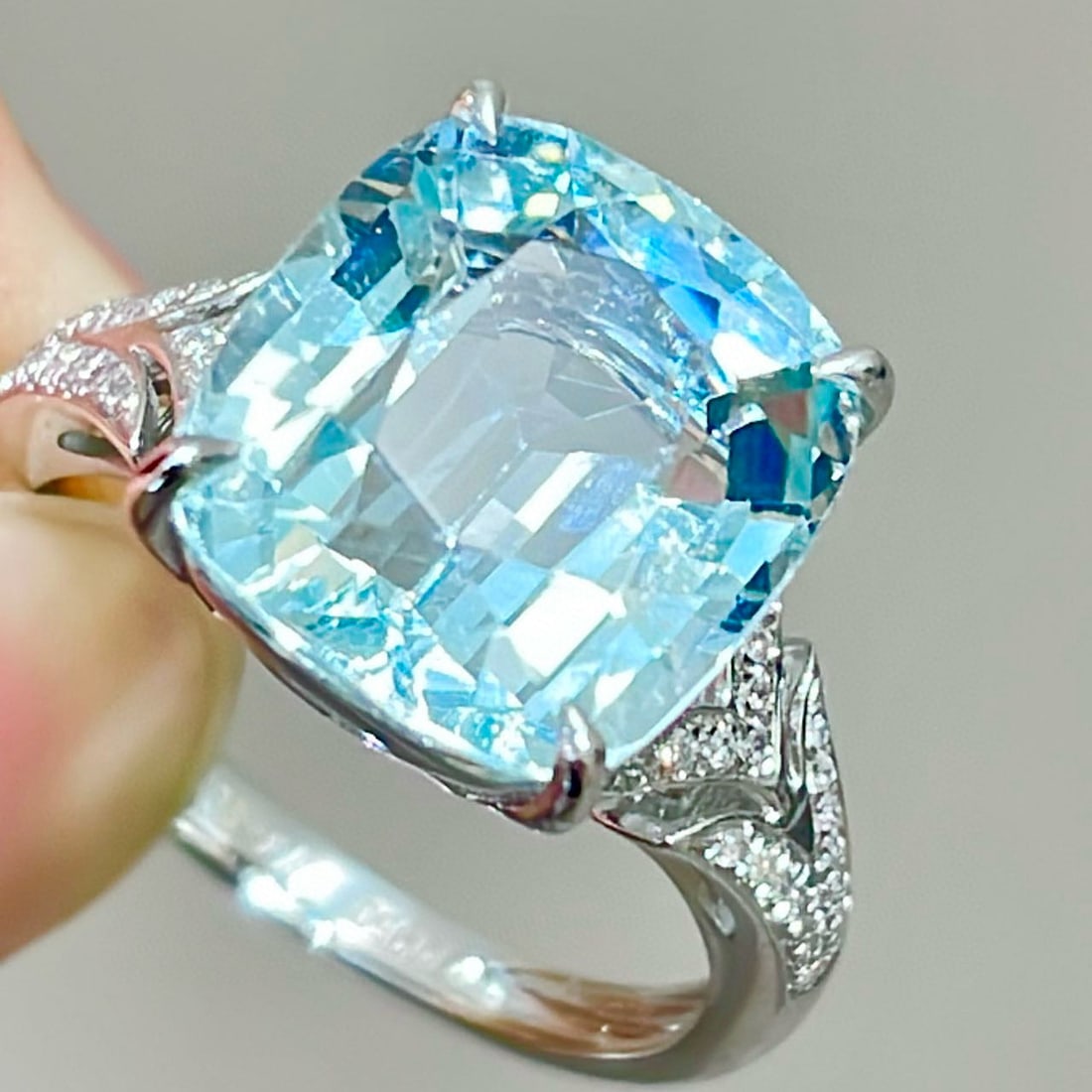 14k Gold 6.1 Ct Natural Aquamarine & Diamond Ring - 5