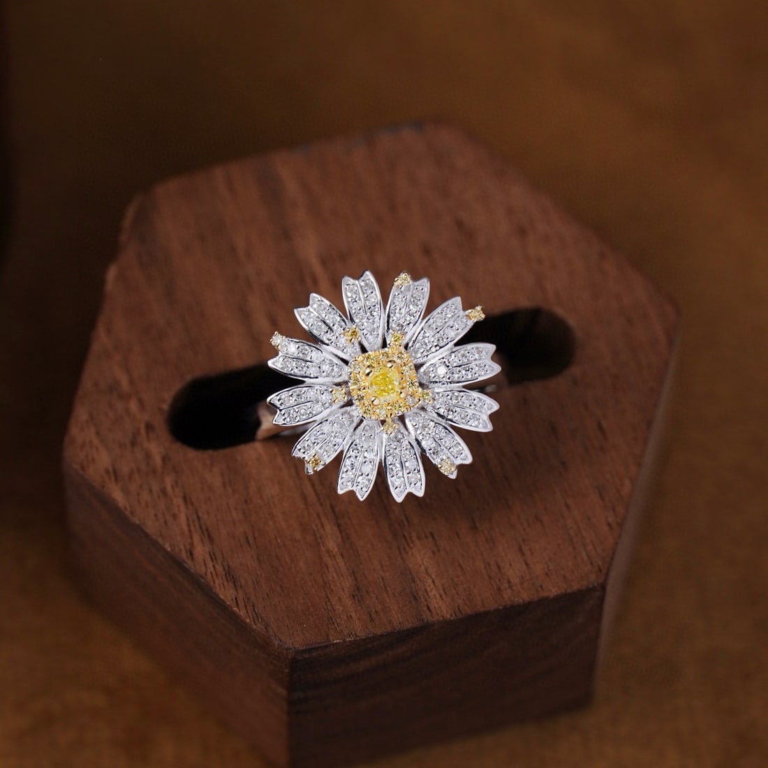 14k Gold 0.75 Ct Natural Color Diamond & Flowers Ring - 3