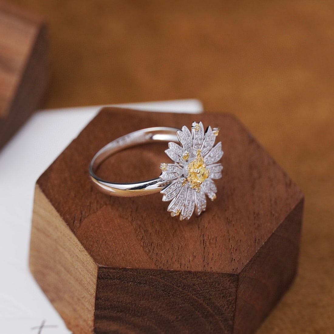 14k Gold 0.75 Ct Natural Color Diamond & Flowers Ring - 4