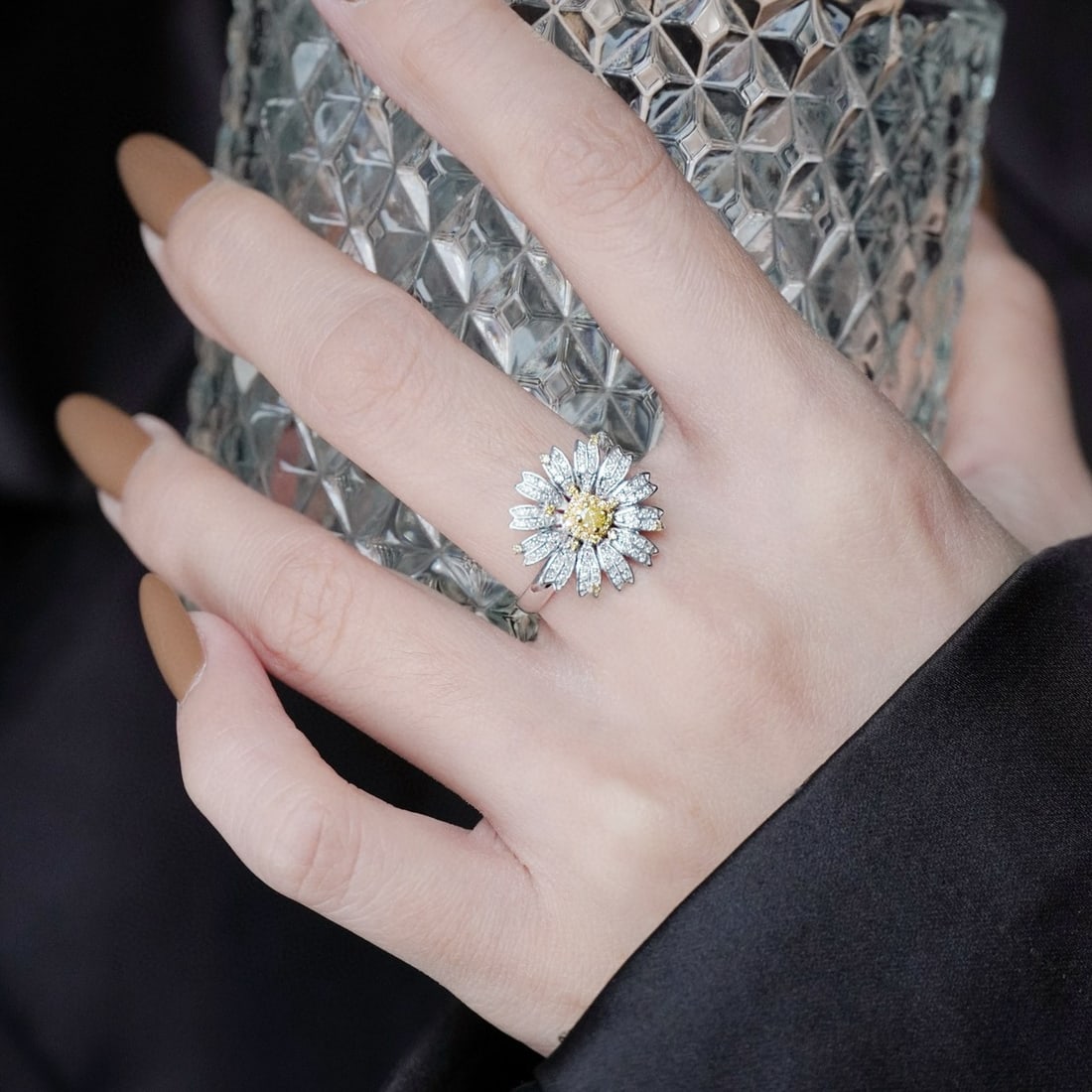14k Gold 0.75 Ct Natural Color Diamond & Flowers Ring - 7