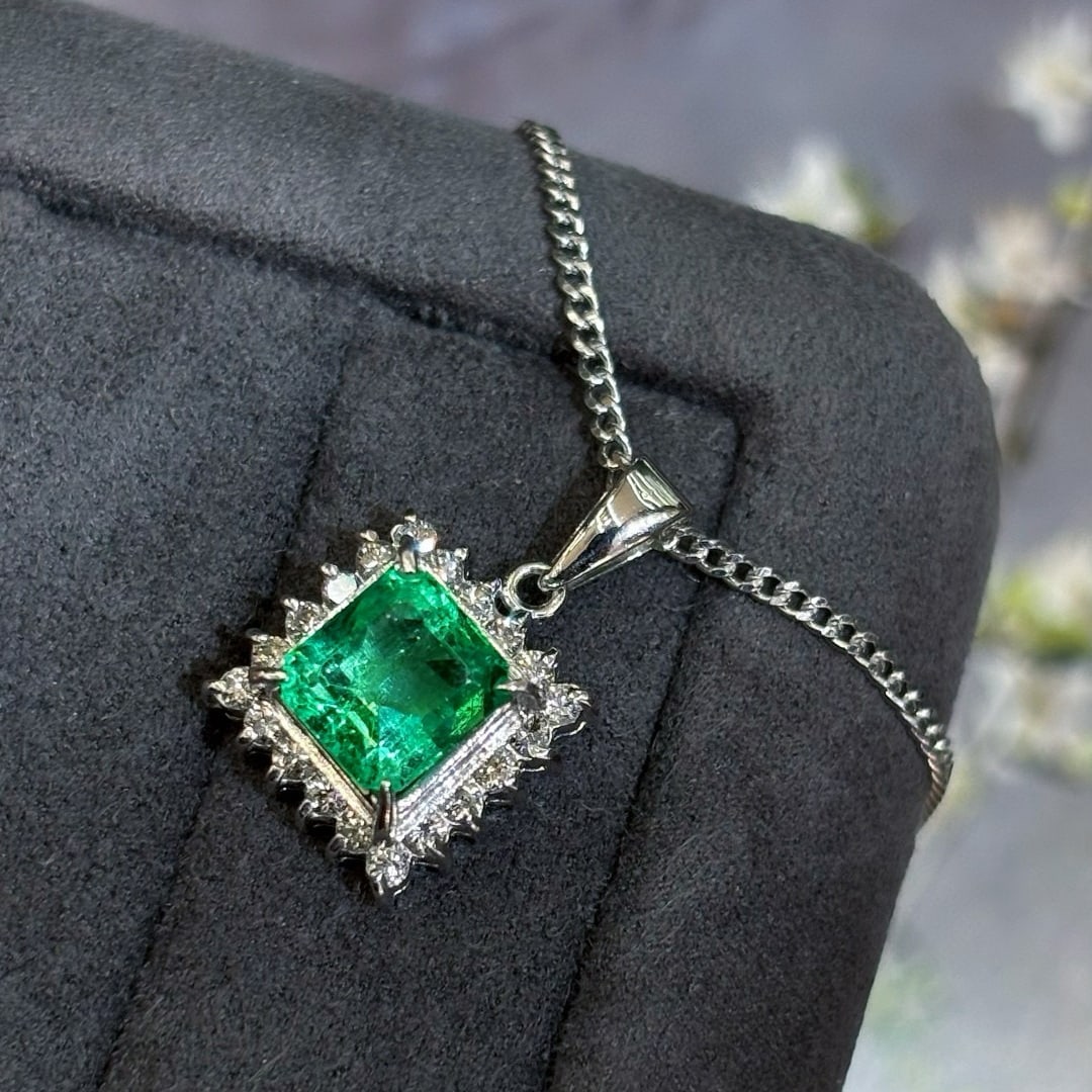 14k Gold 1.29 Ct Vivid Green Natural Emerald & Diamond Pendant( Without Chain ): Ref:231058278 // gold content:14k gold // main gemstone:emerald // shape:octagonal // carat weight:1. 29ct // color:vivid green // treatment:natural // // adjacent gemstone 2 : diamond // shape:round