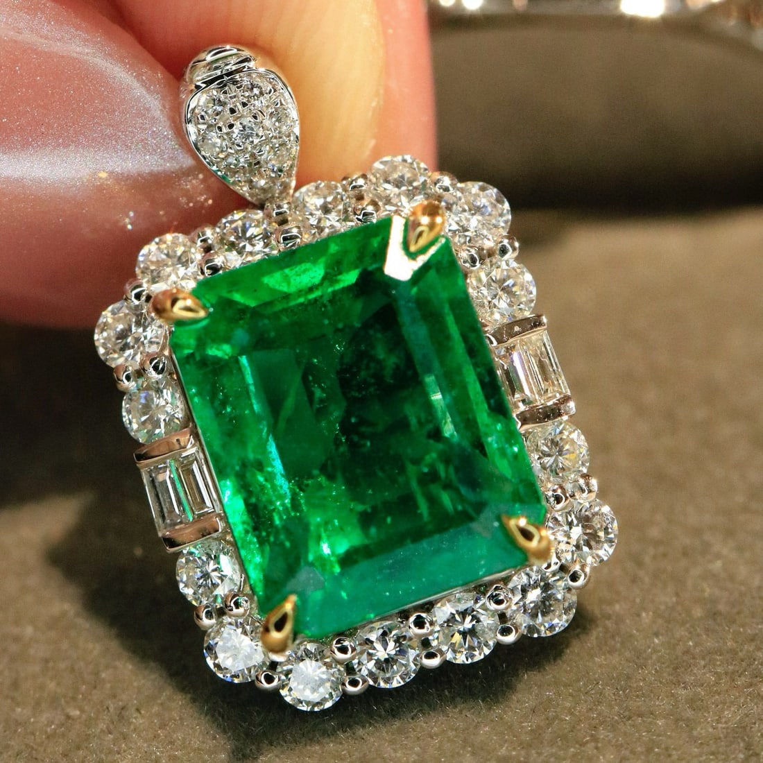 14k Gold 3.70 Ctw Vivid Green Natural Emerald & Diamond Ring/pendant( Without Chain ) - 2