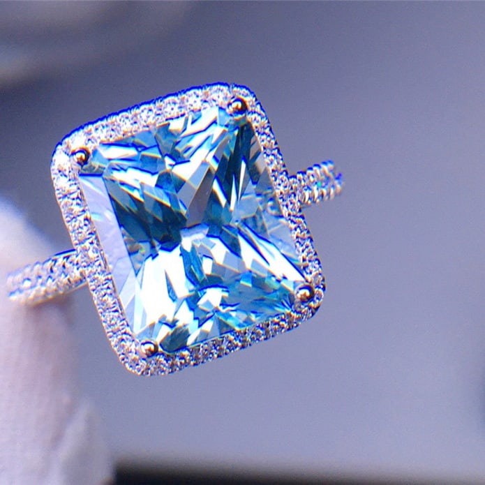 14k Gold 4.2 Ct Natural Aquamarine & Diamond Ring - 2