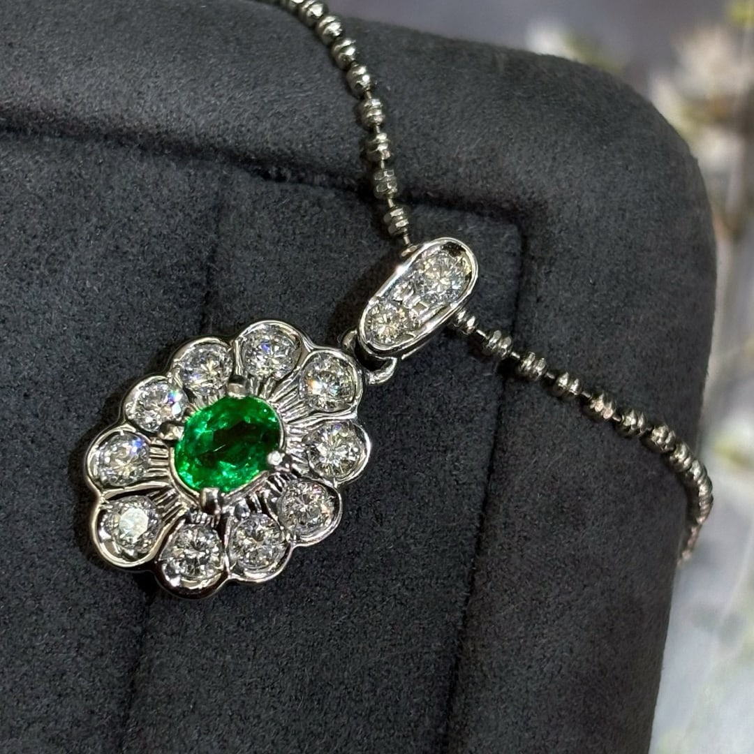 14k Gold 0.82 Ctw Vivid Green Natural Emerald & Diamond Pendant( Without Chain ) - 3