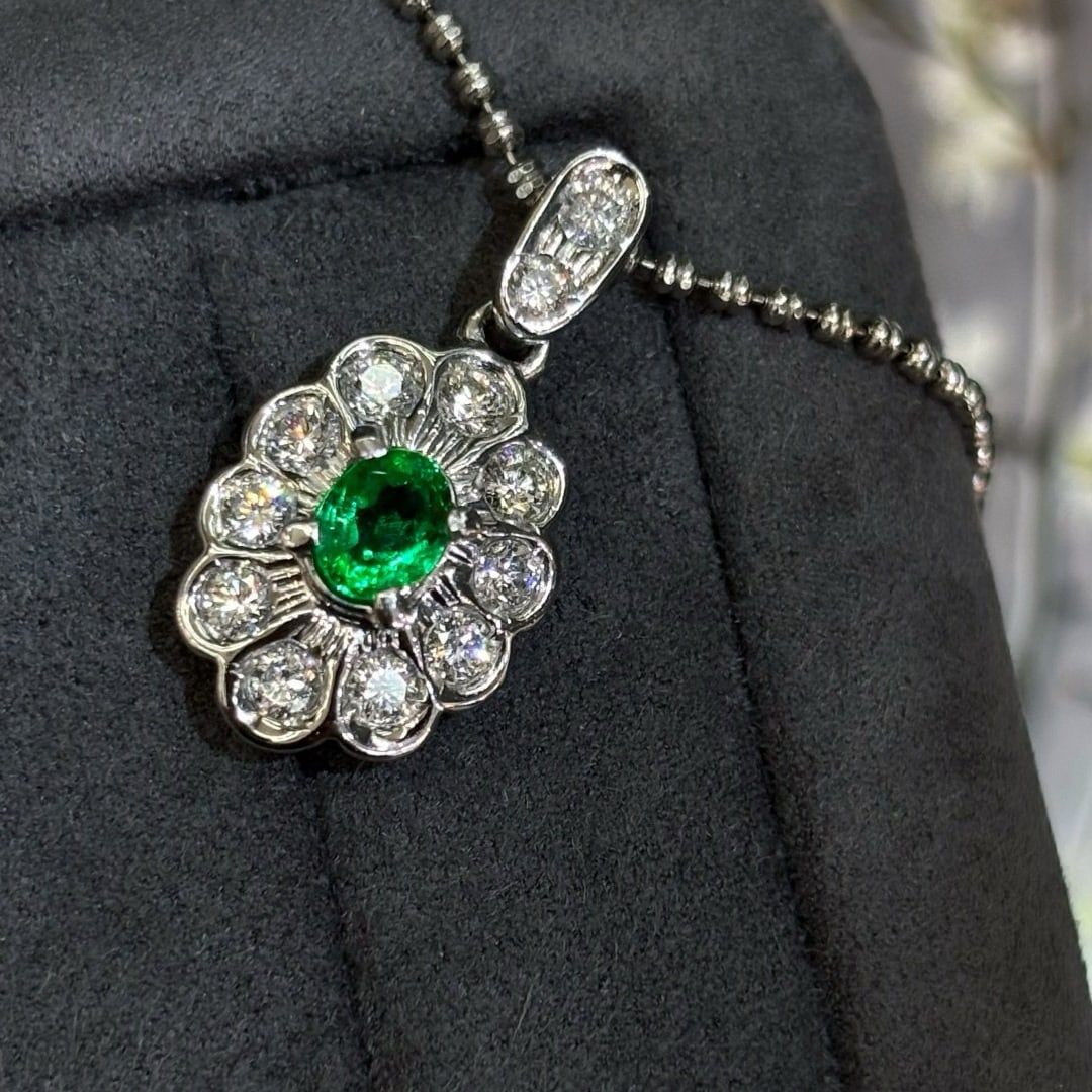 14k Gold 0.82 Ctw Vivid Green Natural Emerald & Diamond Pendant( Without Chain ) - 4