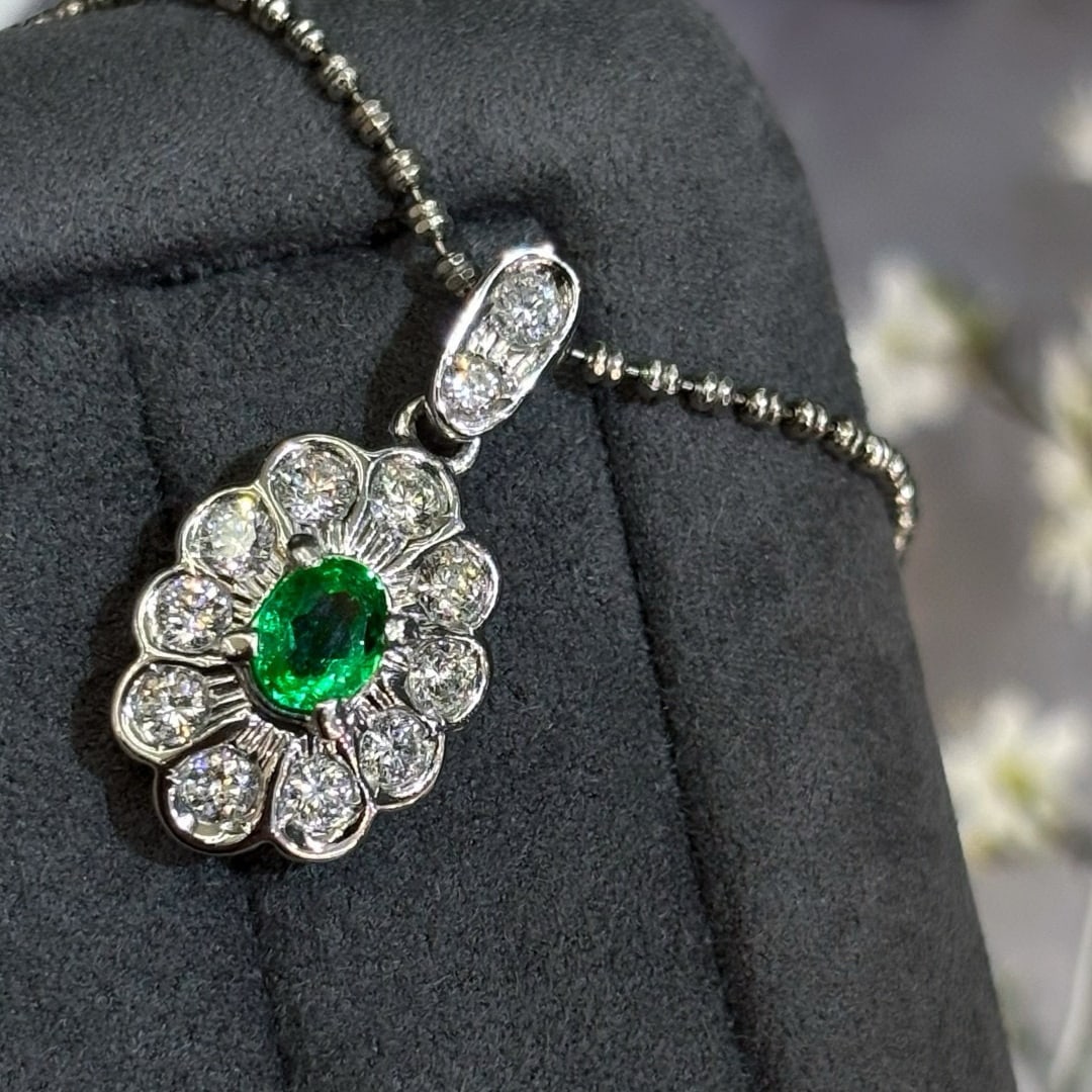 14k Gold 0.82 Ctw Vivid Green Natural Emerald & Diamond Pendant( Without Chain ) - 5