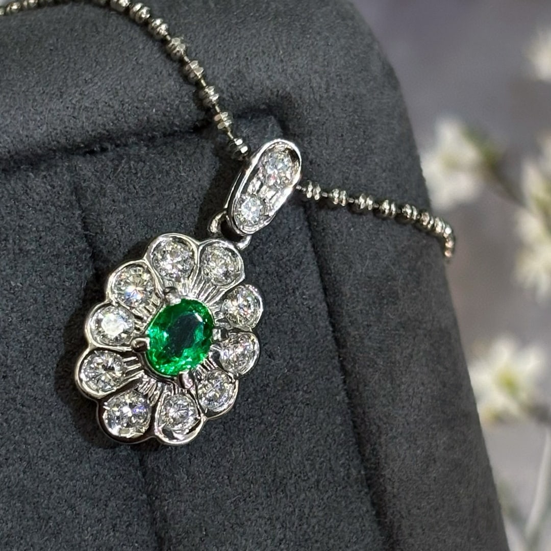 14k Gold 0.82 Ctw Vivid Green Natural Emerald & Diamond Pendant( Without Chain ) - 6