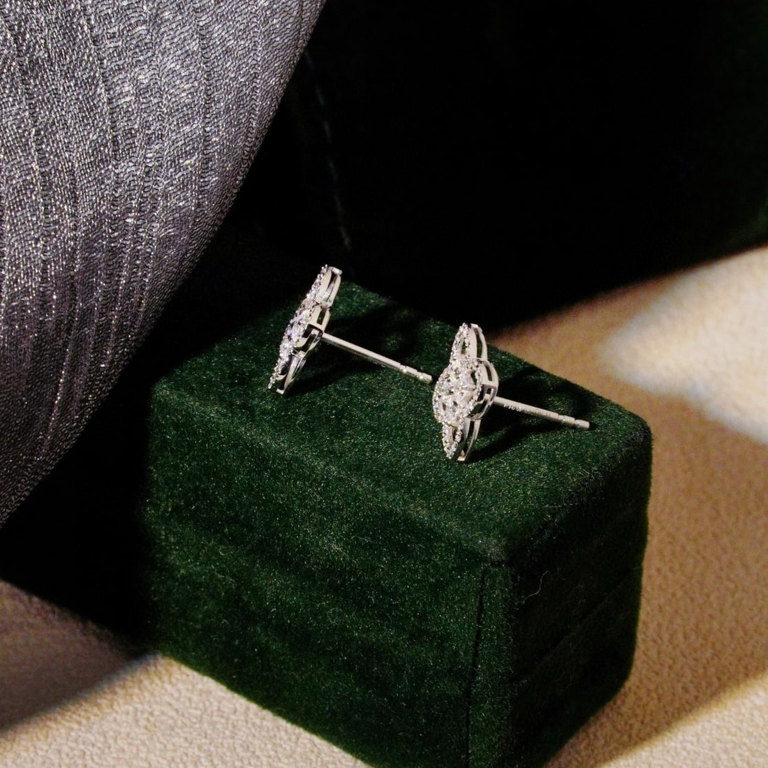 14k Gold 0.42 Ct Natural H Diamond Earrings - 9