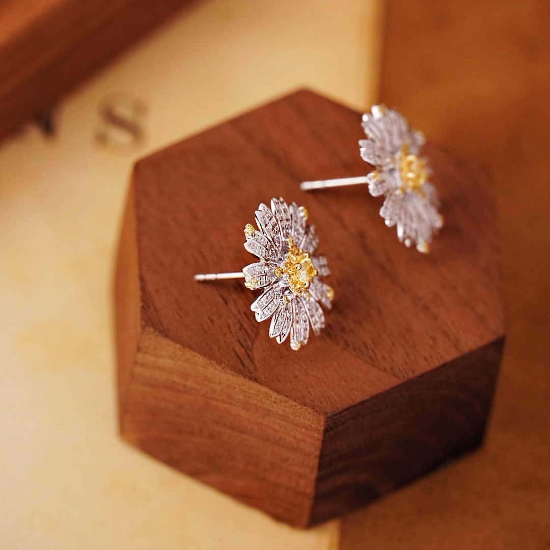 14k Gold 0.9 Ct Natural Color Diamond & Flowers Earrings - 6