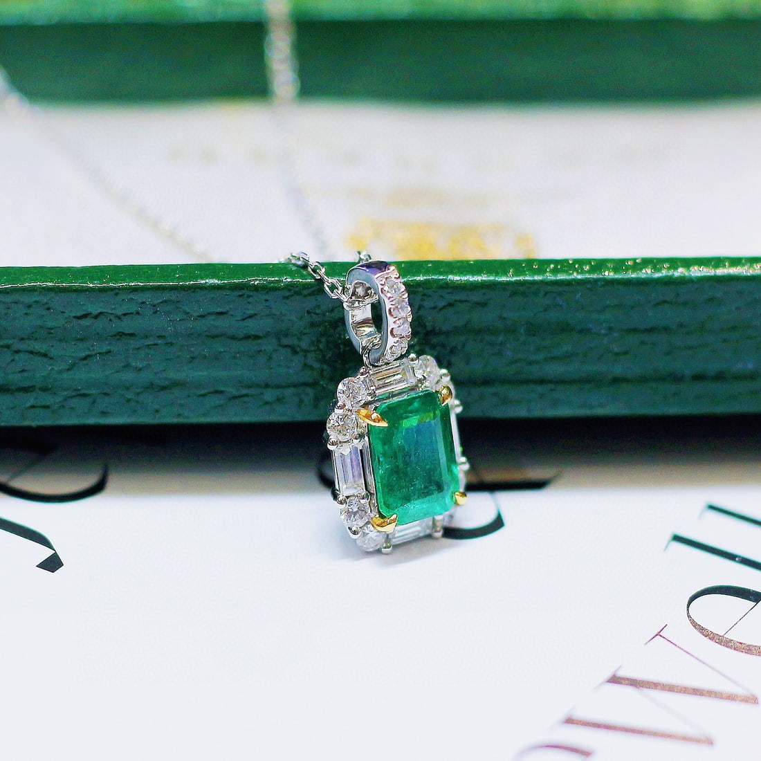 14k Gold 1.28 Ctw Vivid Green Natural Emerald & Diamond Necklace - 2
