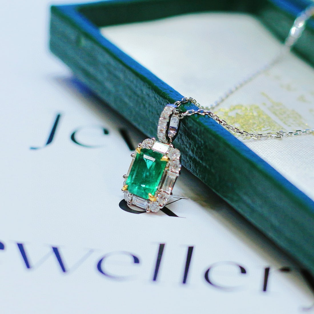 14k Gold 1.28 Ctw Vivid Green Natural Emerald & Diamond Necklace - 3