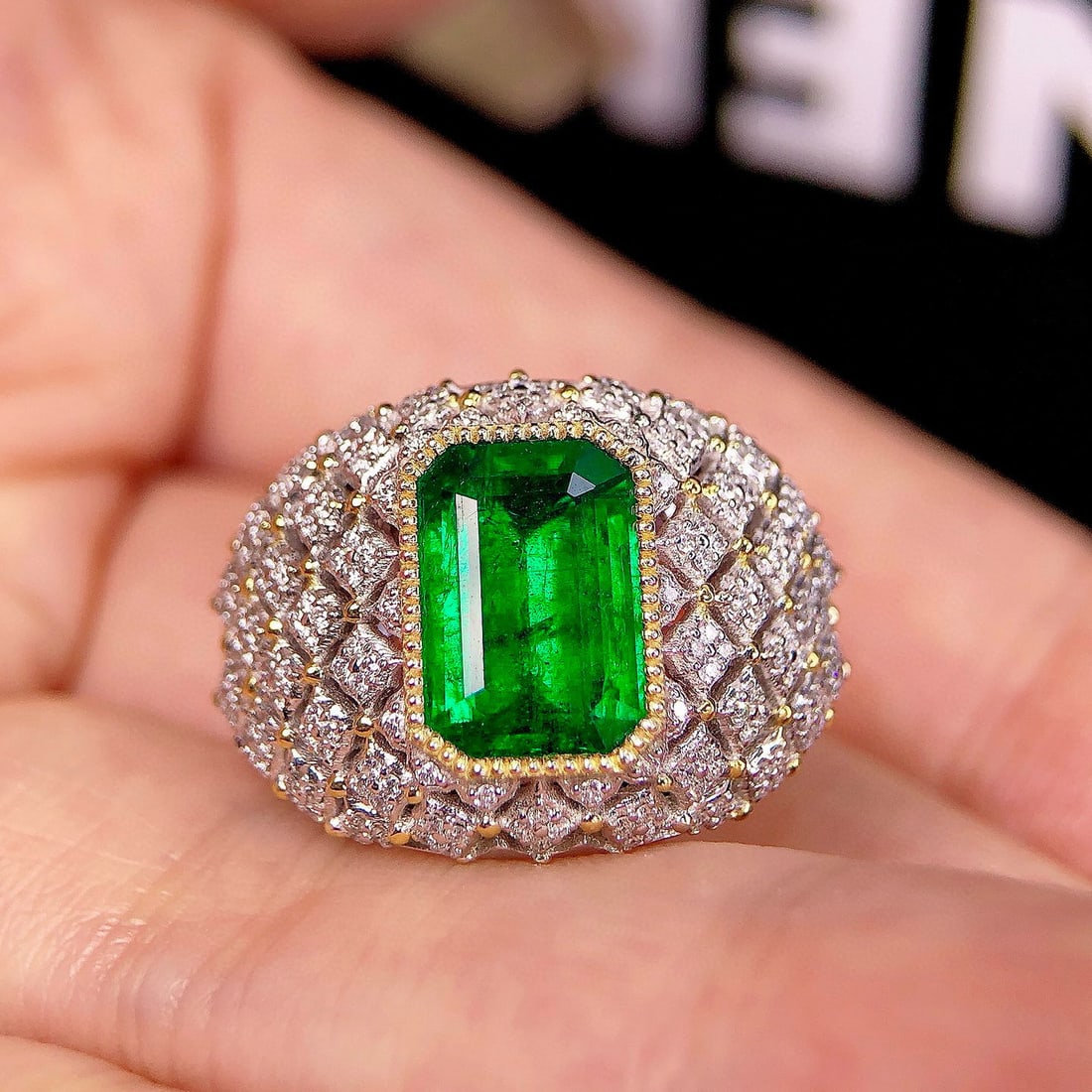 14k Gold 3.3 Ctw Vivid Green Natural Emerald & Diamond Ring - 3