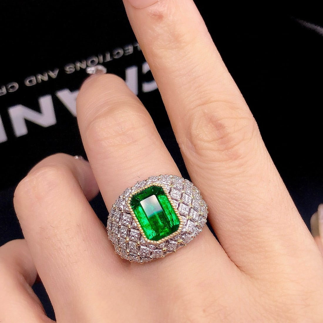 14k Gold 3.3 Ctw Vivid Green Natural Emerald & Diamond Ring - 4