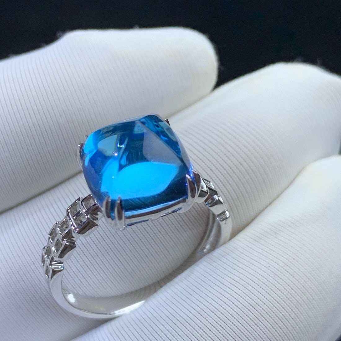 14k Gold 6.2 Ct Natural Topaz Ring: Ref:231058346 // gold content:14k gold // ring size:7. 25us // // main gemstone:topaz // shape:sugar-loaf // carat weight:6. 2ct // color:blue // treatment:natural // Condition: New Low Estimate: