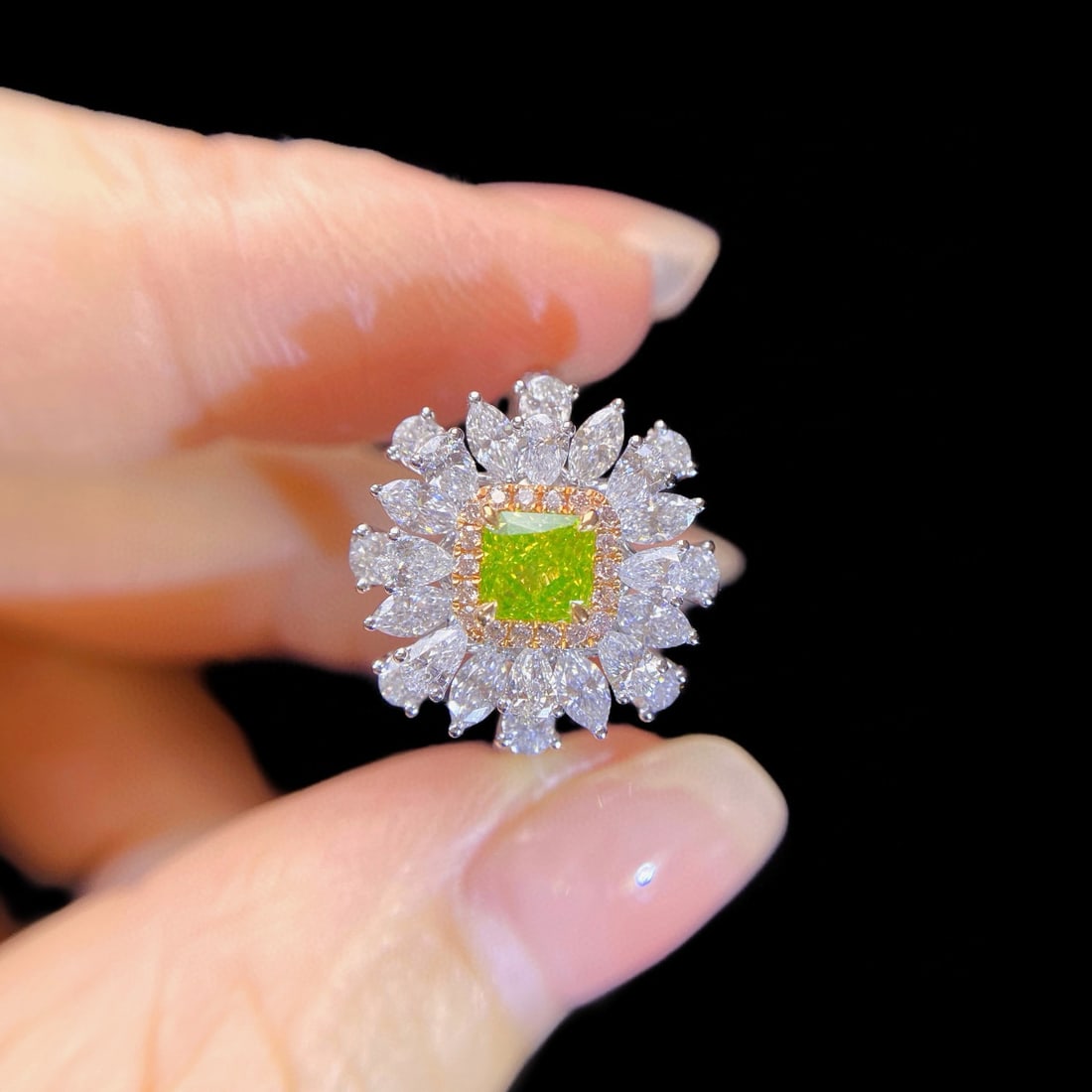 Gia Certified 14k Gold 2.15 Ctw Natural Green Diamond & Diamond Ring: Ref:231058358 // gold content:14k gold // ring size:7. 25us // // main gemstone:green diamond // certified:gia // shape:radiant // carat weight:0. 50ct // clarity grade:si1 // color:green // treatment