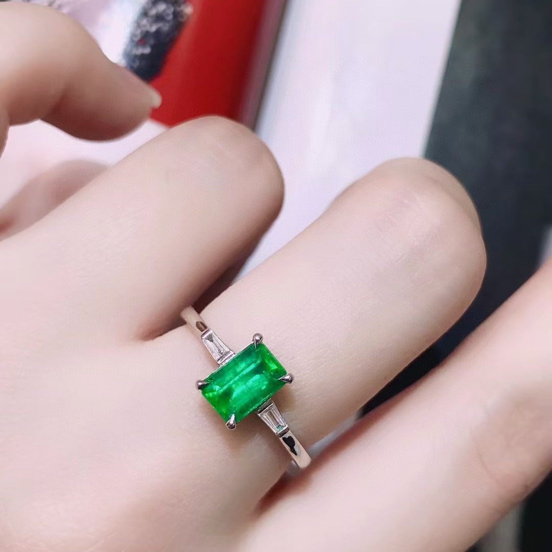 14k Gold 1.1 Ctw Vivid Green Natural Emerald & Diamond Ring - 4