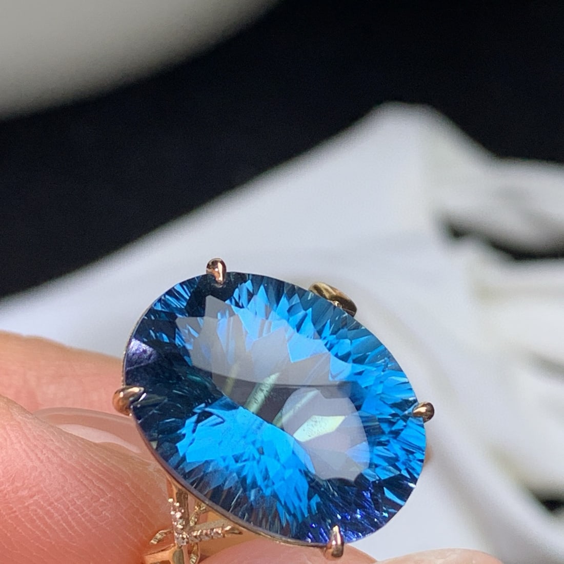 14k Gold 14 Ct Natural Topaz & Diamond Ring - 4