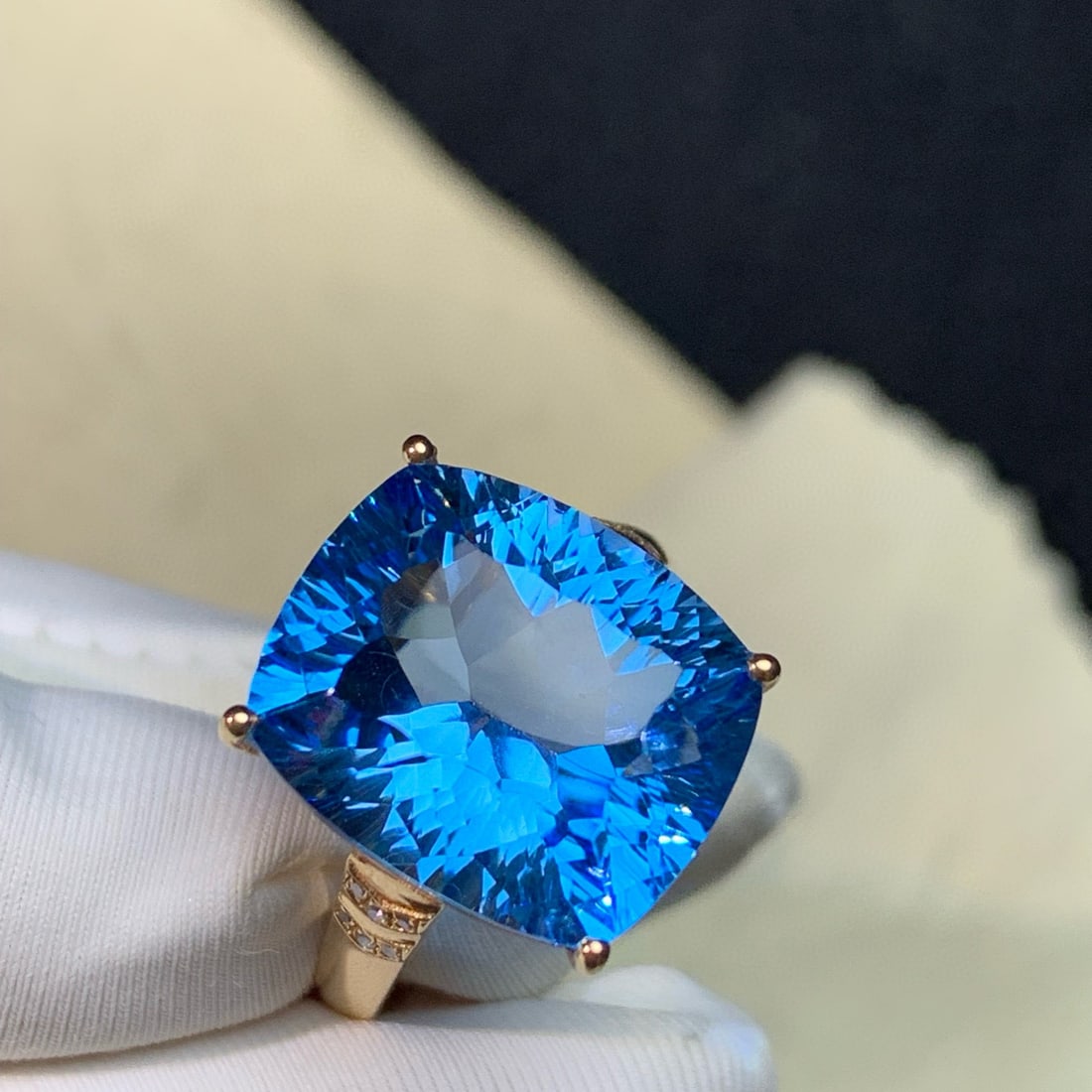 14k Gold 12.50 Ct Natural Topaz & Diamond Ring - 3