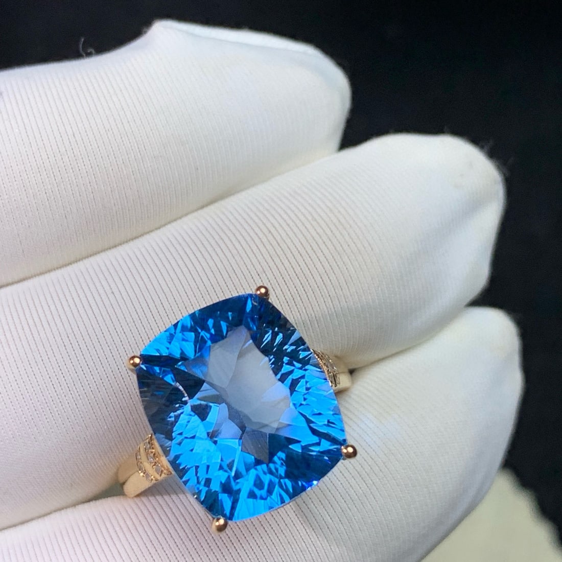 14k Gold 12.50 Ct Natural Topaz & Diamond Ring - 4