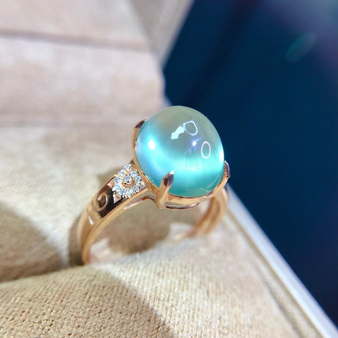 14k Gold 5.8 Ct Natural Prehnite & Diamond Ring - 4
