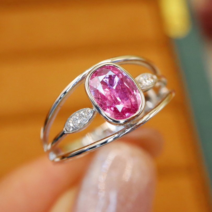 14k Gold 1.10 Ctw Natural Padparadscha Sapphire & Diamond Ring - 3