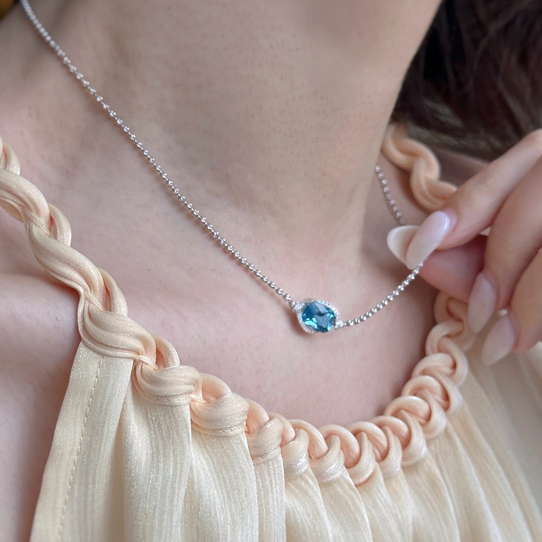 14k Gold 1.1 Ct Natural Aquamarine & Diamond Necklace - 3