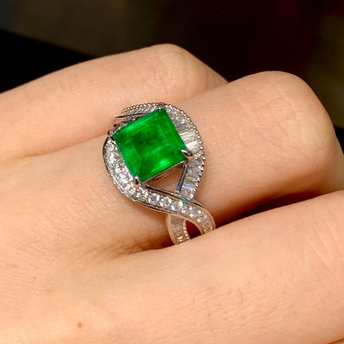 14k Gold 1.9 Ct Vivid Green Natural Emerald & Diamond Ring - 5