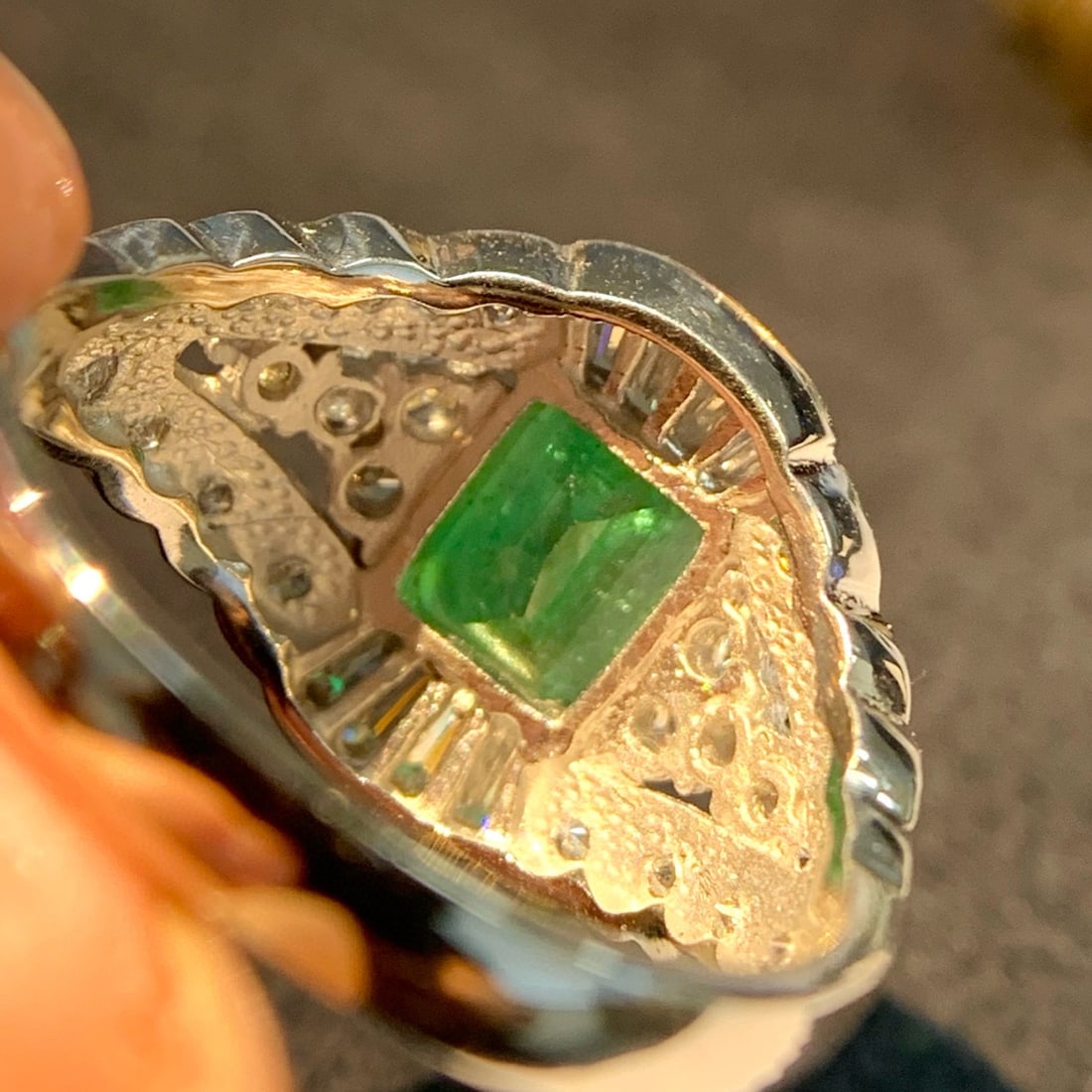14k Gold 1.87 Ctw Vivid Green Natural Emerald & Diamond Ring - 3
