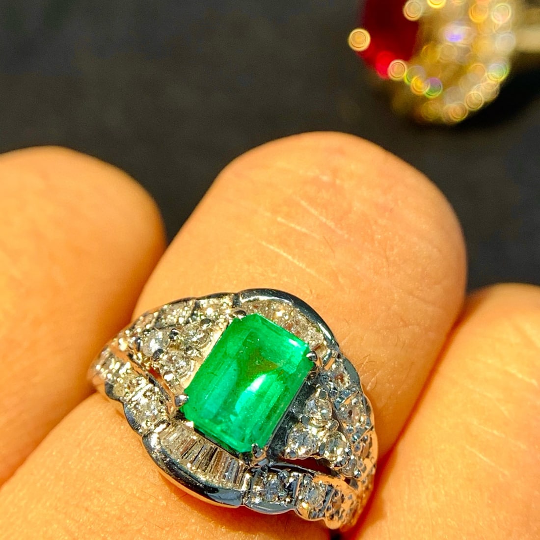14k Gold 1.87 Ctw Vivid Green Natural Emerald & Diamond Ring - 4